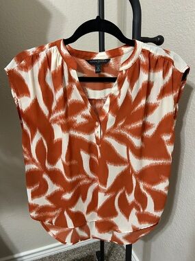 Banana Republic Rust & White V-Neck Cap Sleeve Blouse